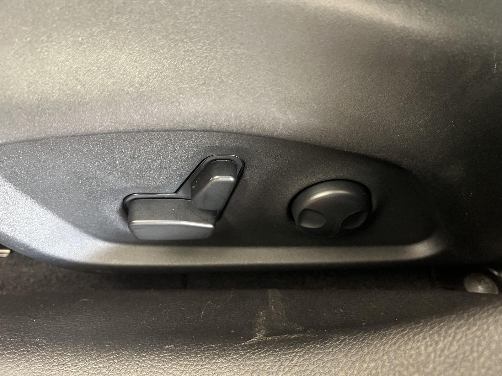 Used 2023 Redline Pearlcoat Jeep Altitude image 6
