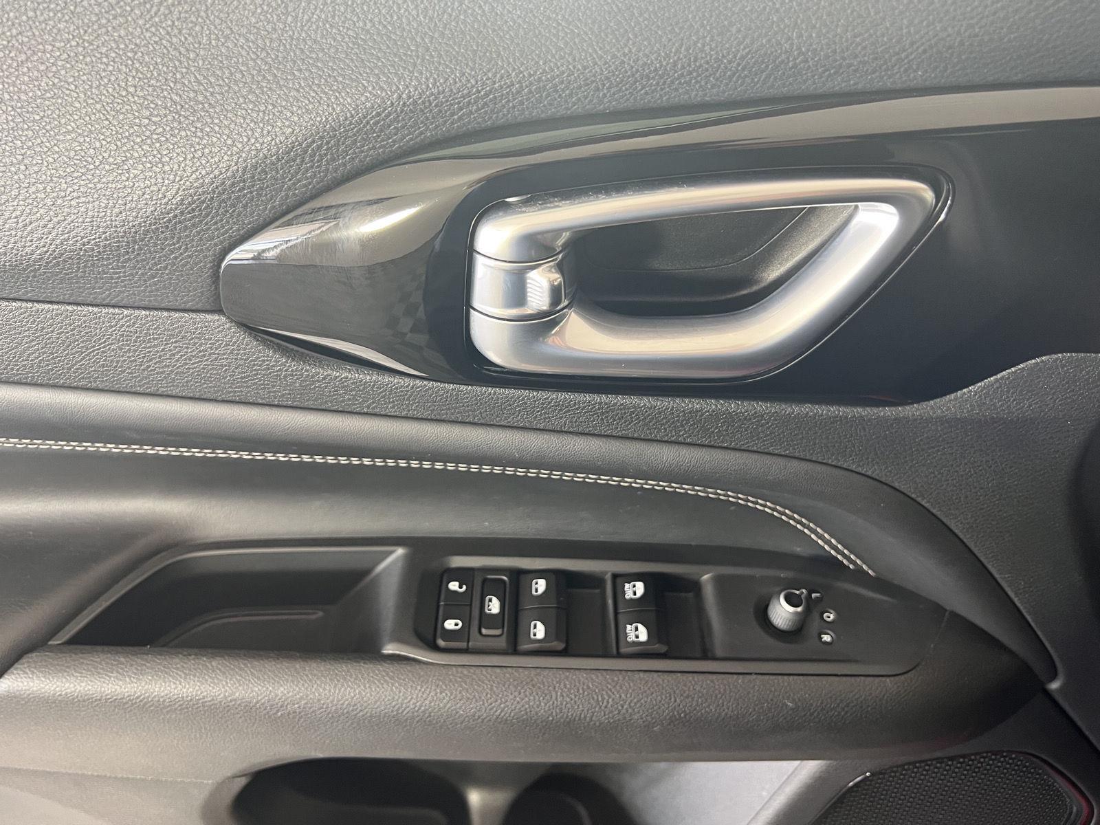 Used 2023 Redline Pearlcoat Jeep Altitude image 7