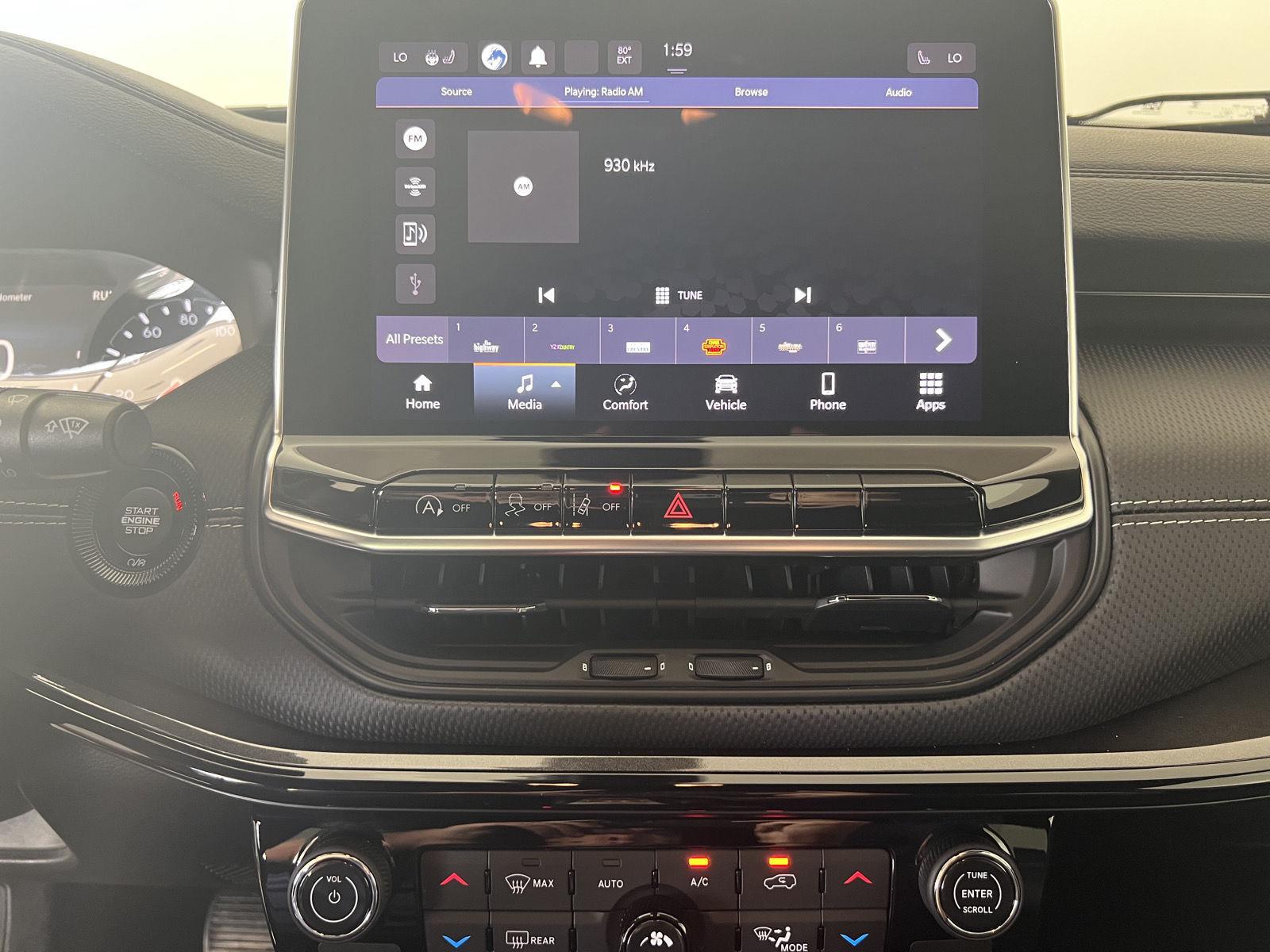 Used 2023 Redline Pearlcoat Jeep Altitude image 13