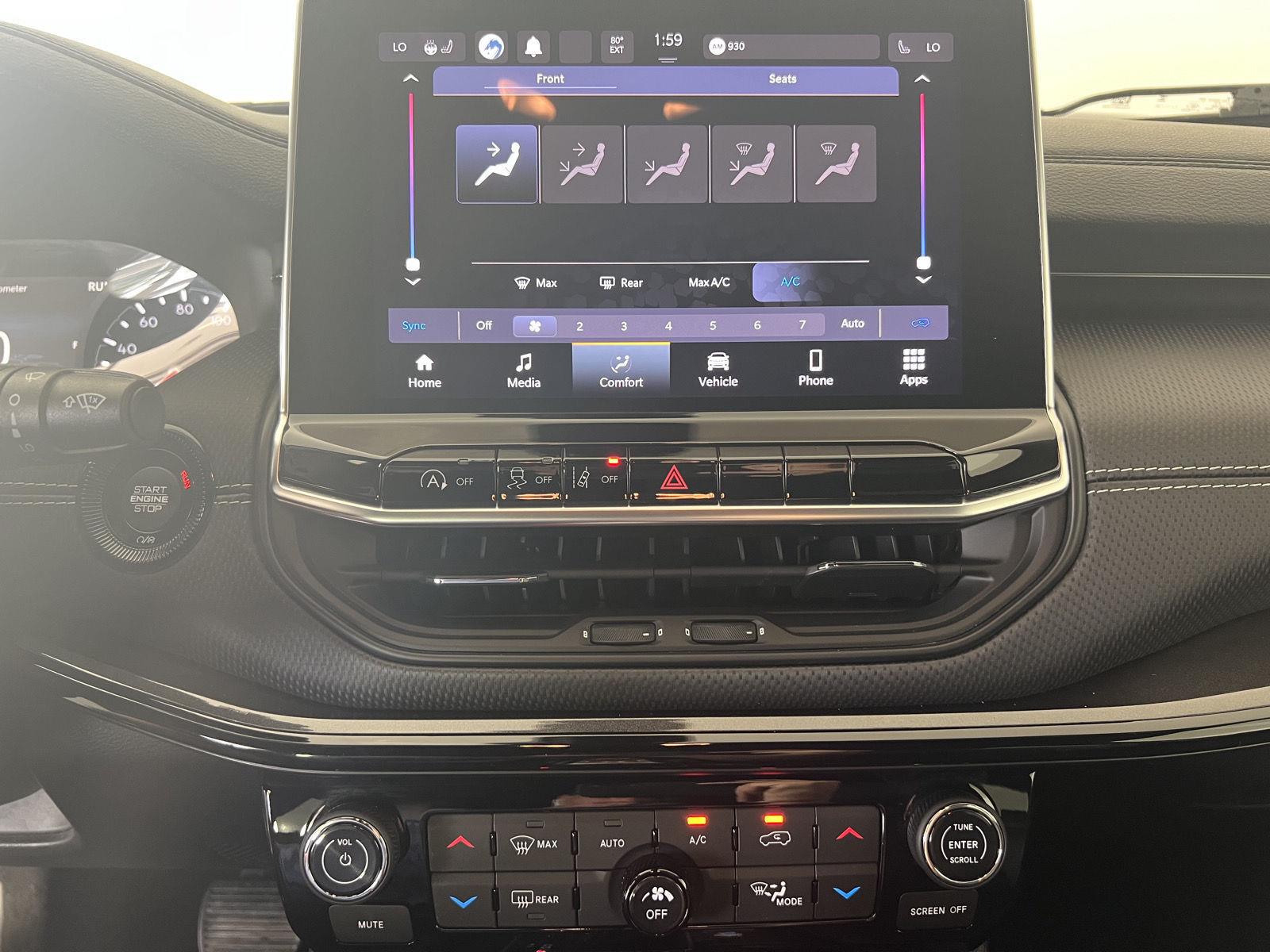 Used 2023 Redline Pearlcoat Jeep Altitude image 15
