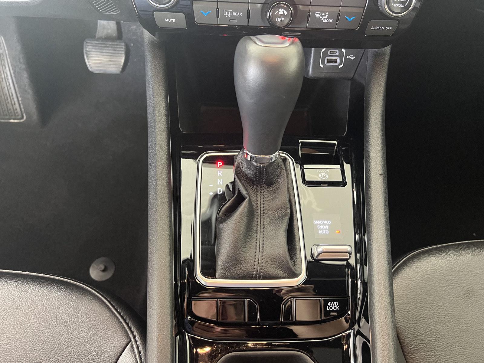 Used 2023 Redline Pearlcoat Jeep Altitude image 17