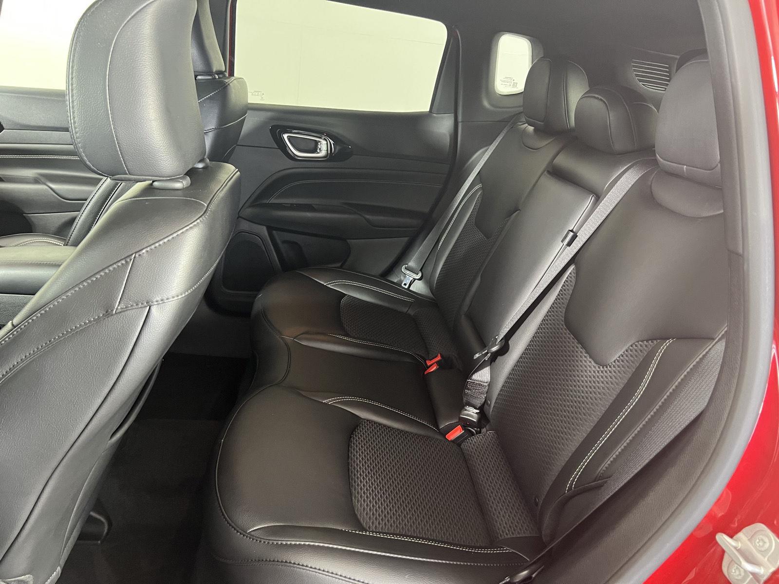 Used 2023 Redline Pearlcoat Jeep Altitude image 18