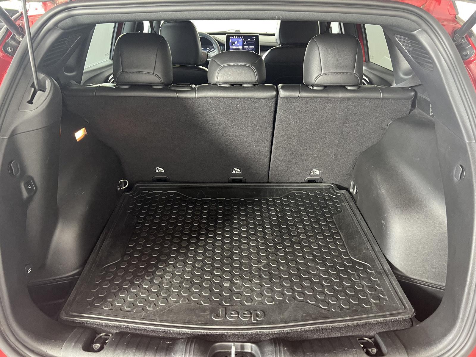 Used 2023 Redline Pearlcoat Jeep Altitude image 20