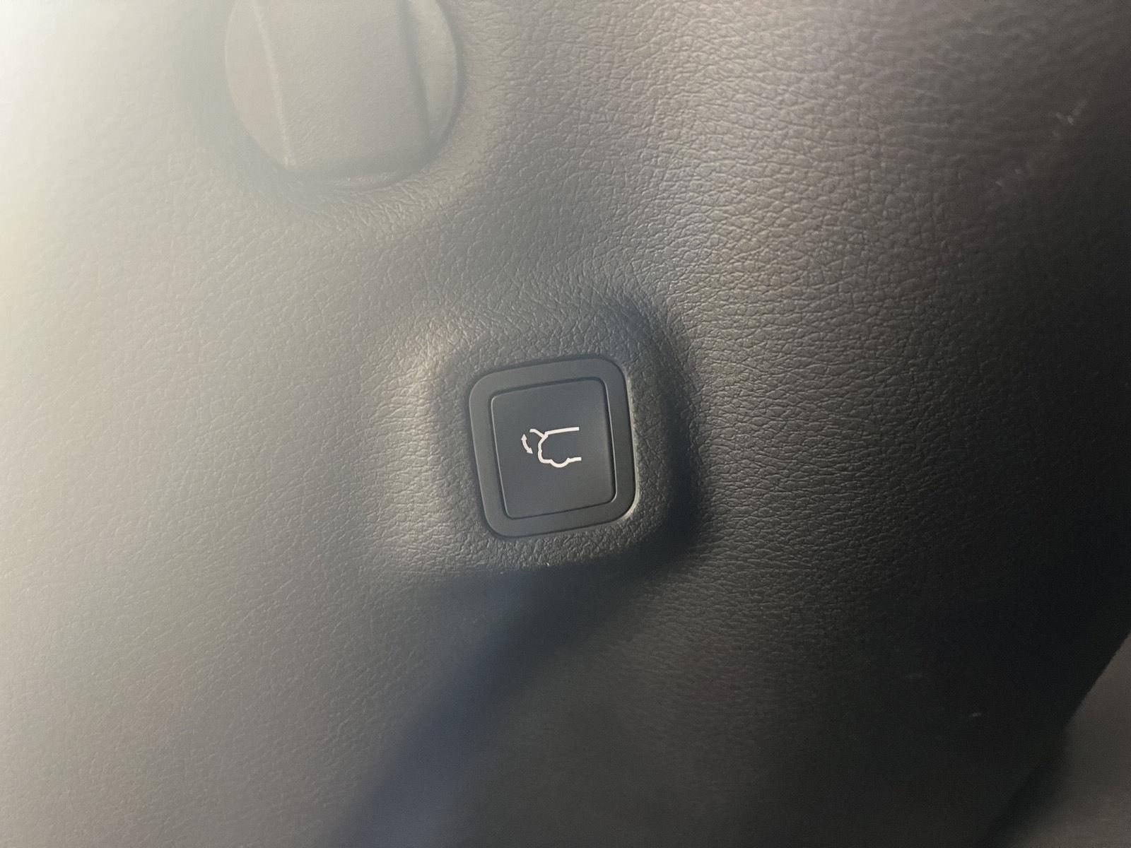 Used 2023 Redline Pearlcoat Jeep Altitude image 21