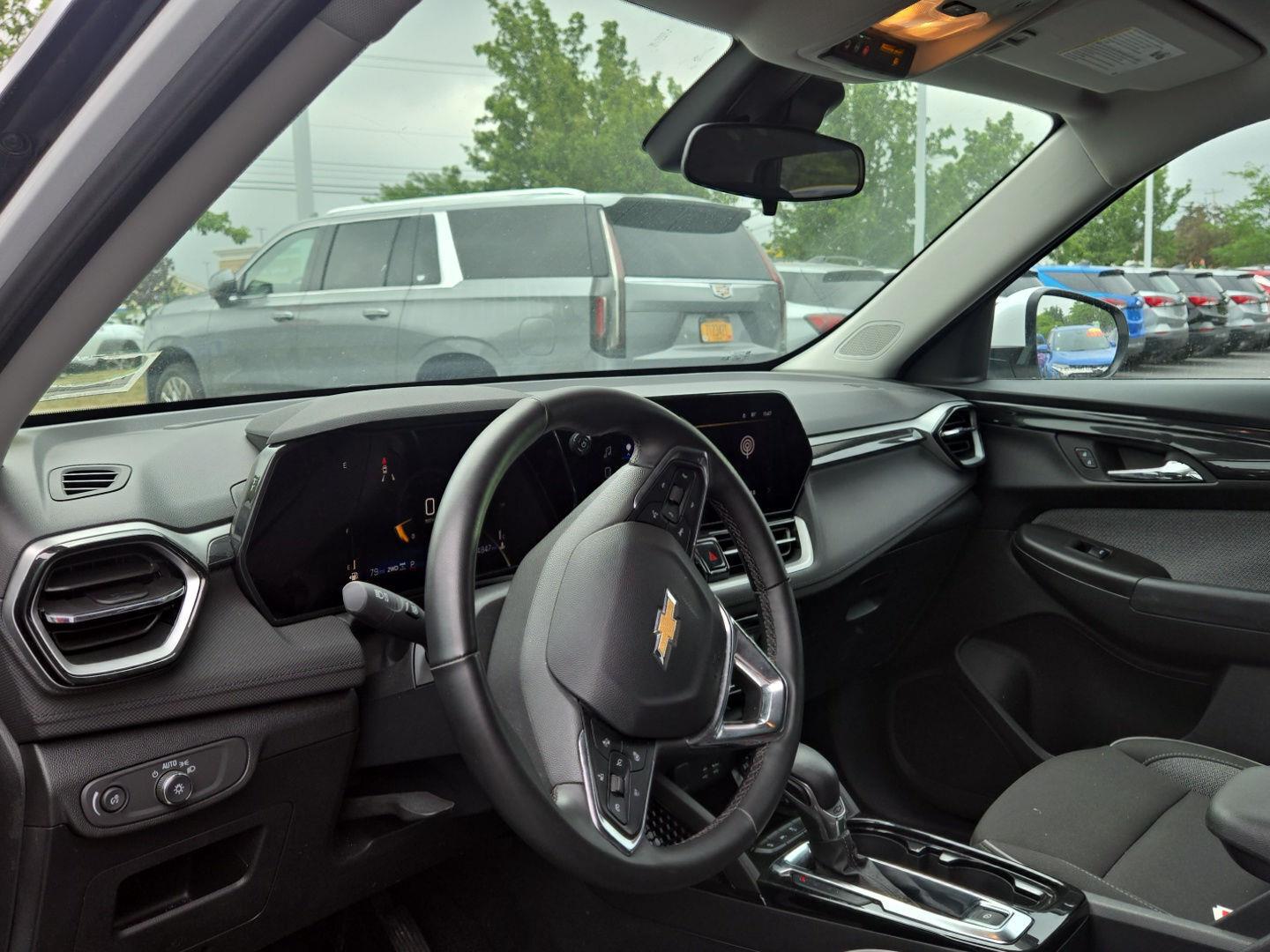 Used 2024 Summit White Chevrolet LT image 3