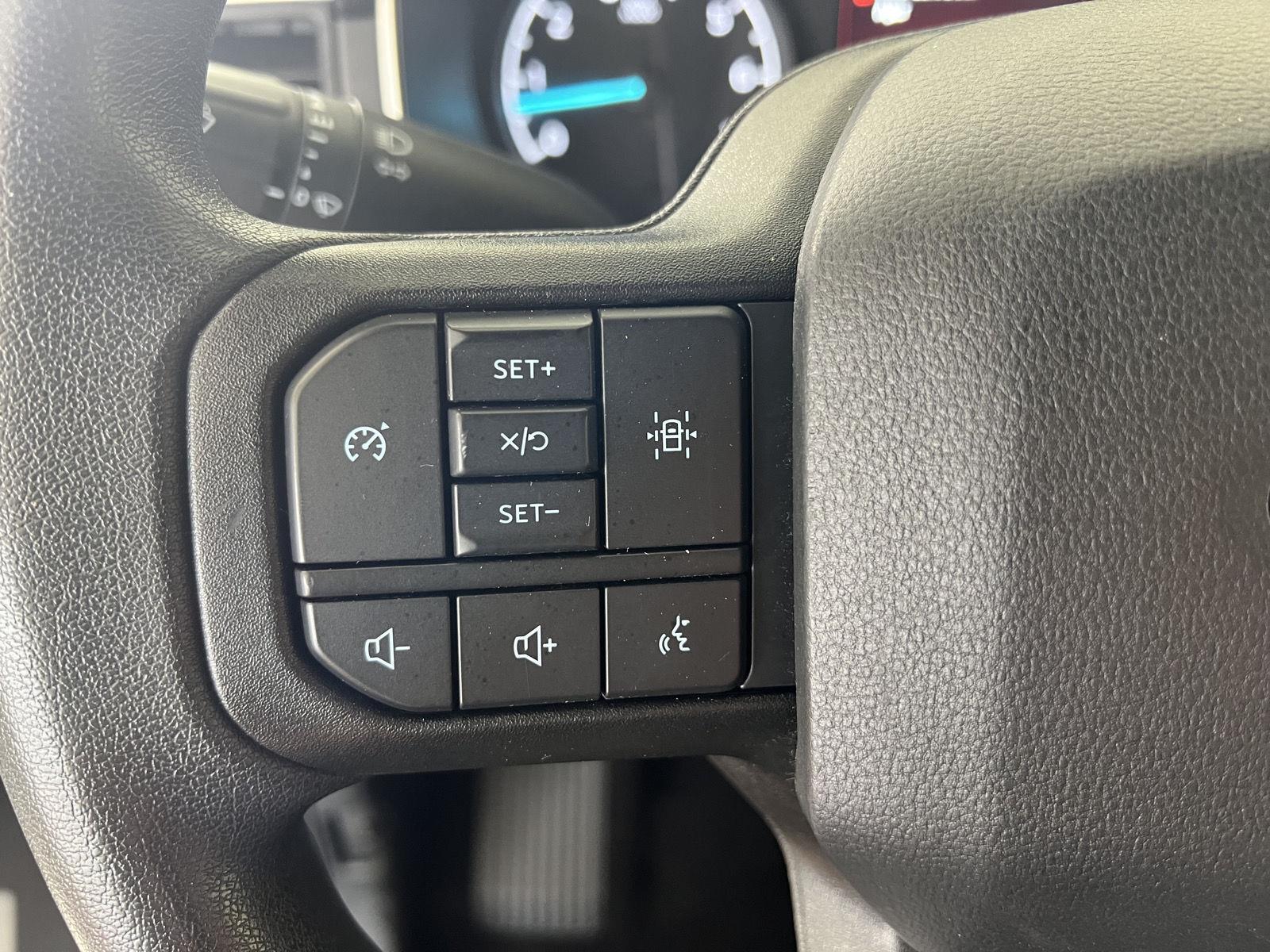Used 2022 Iconic Silver Ford XLT image 9