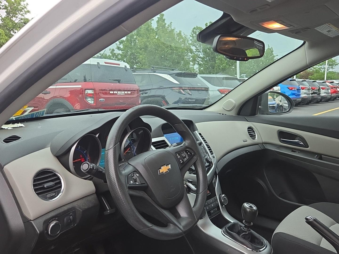 Used 2015 Summit White Chevrolet LS image 3