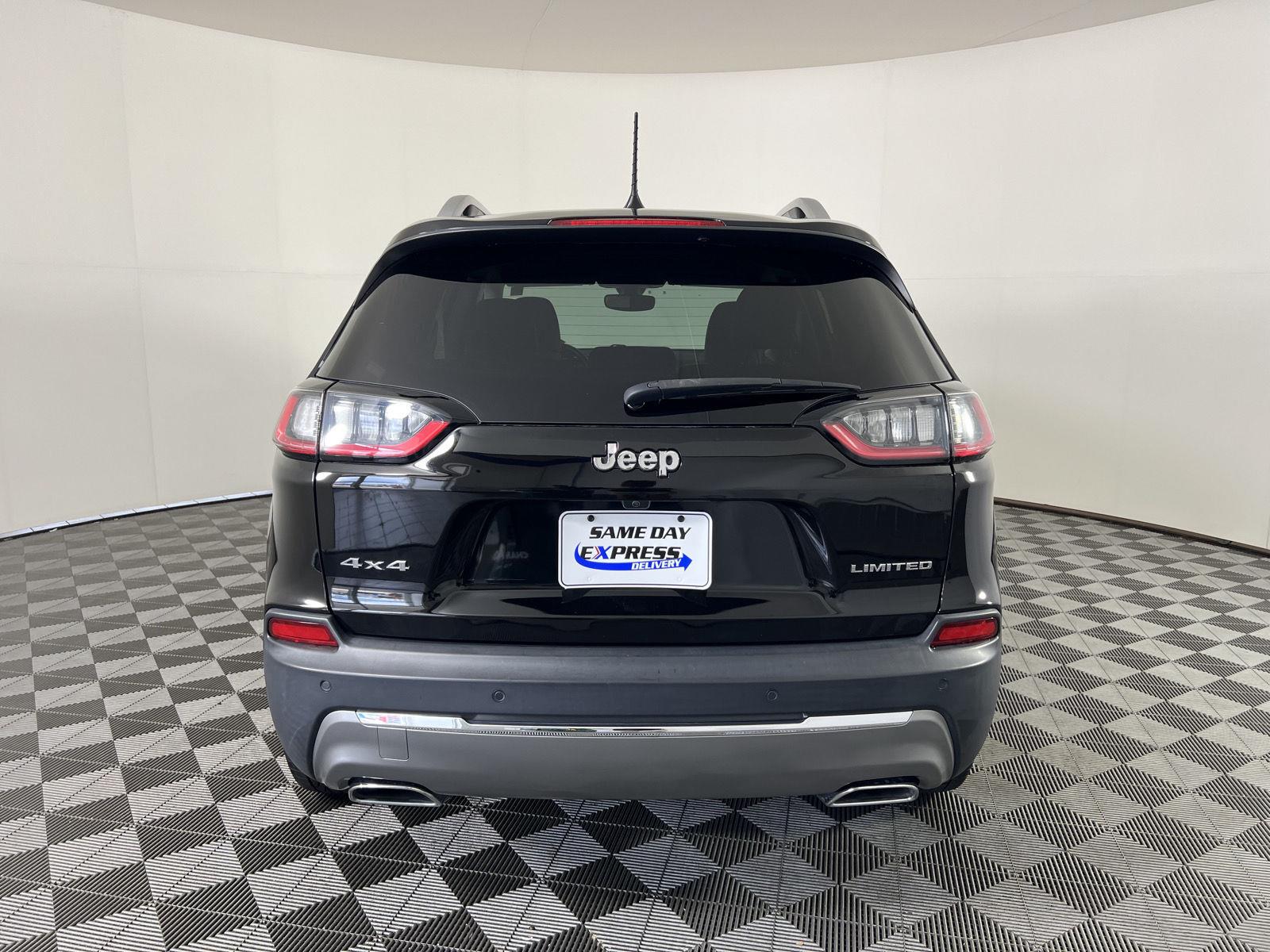 Used 2020 Diamond Black Crystal Pearlcoat Jeep Limited image 28