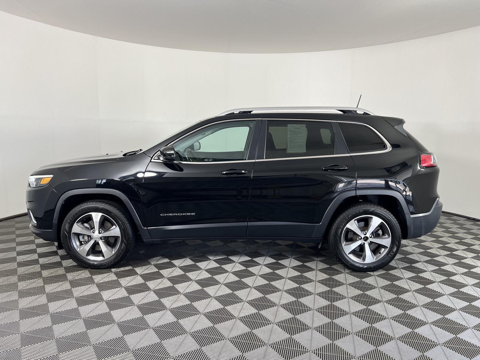 Used 2020 Diamond Black Crystal Pearlcoat Jeep Limited image 26