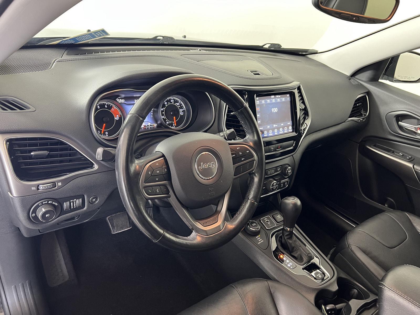 Used 2020 Diamond Black Crystal Pearlcoat Jeep Limited image 3