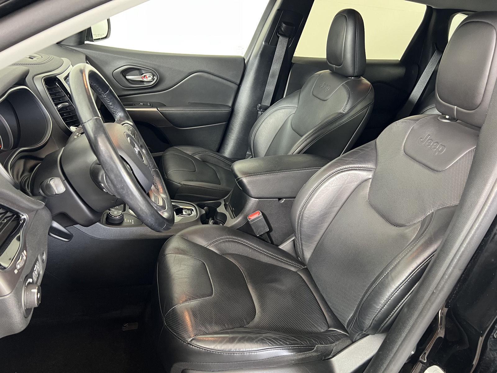Used 2020 Diamond Black Crystal Pearlcoat Jeep Limited image 4