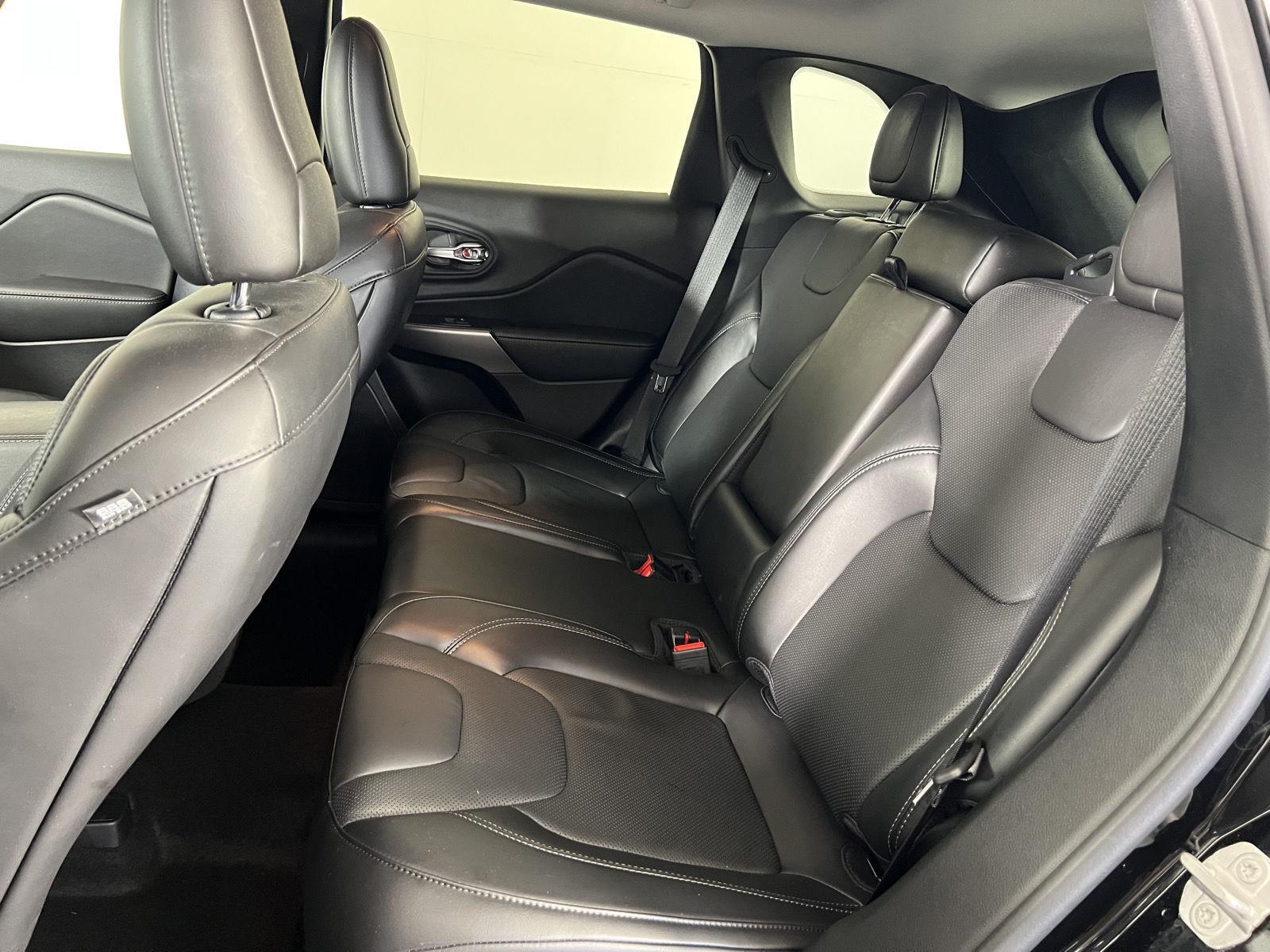 Used 2020 Diamond Black Crystal Pearlcoat Jeep Limited image 18