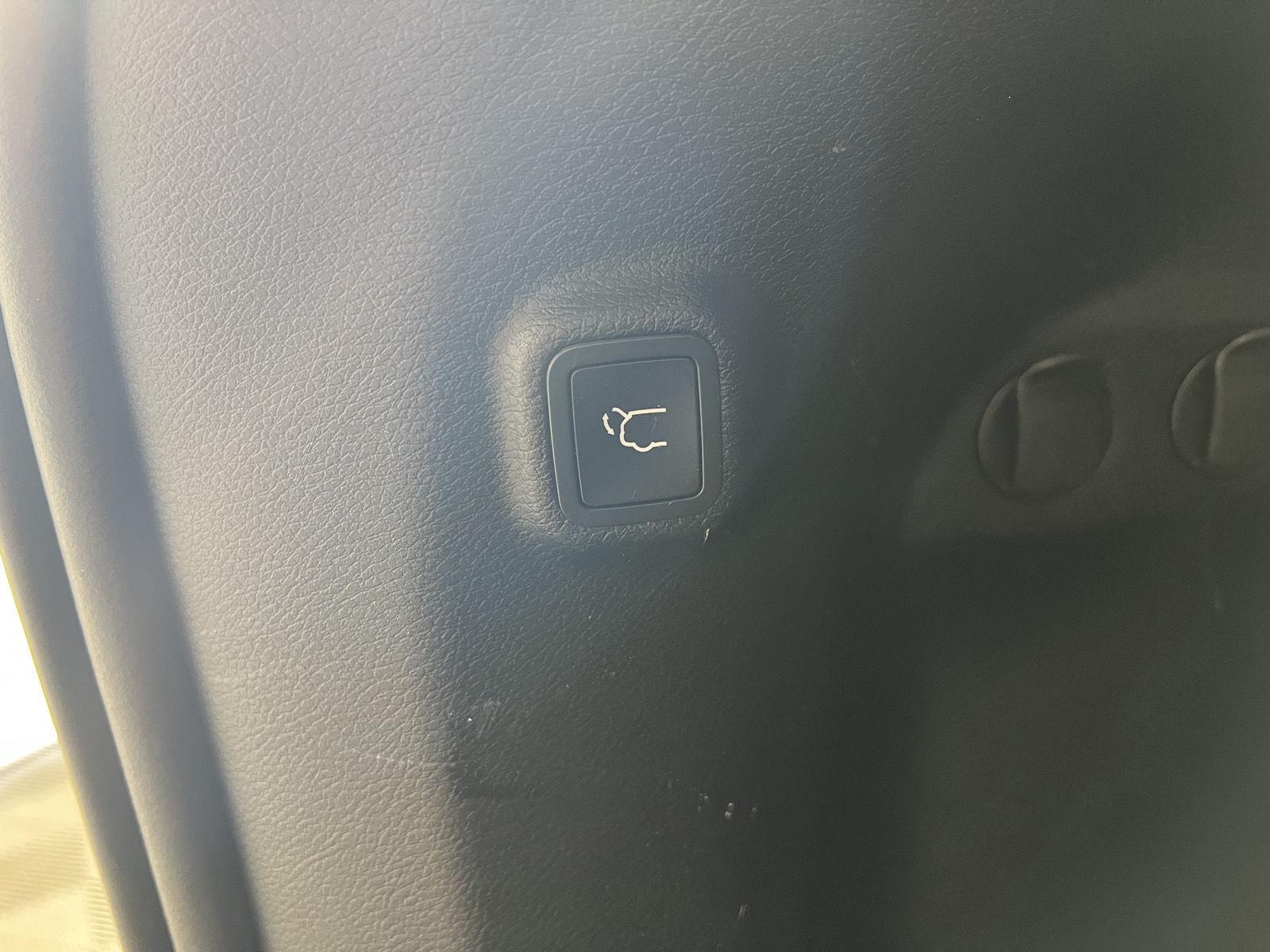 Used 2020 Diamond Black Crystal Pearlcoat Jeep Limited image 21