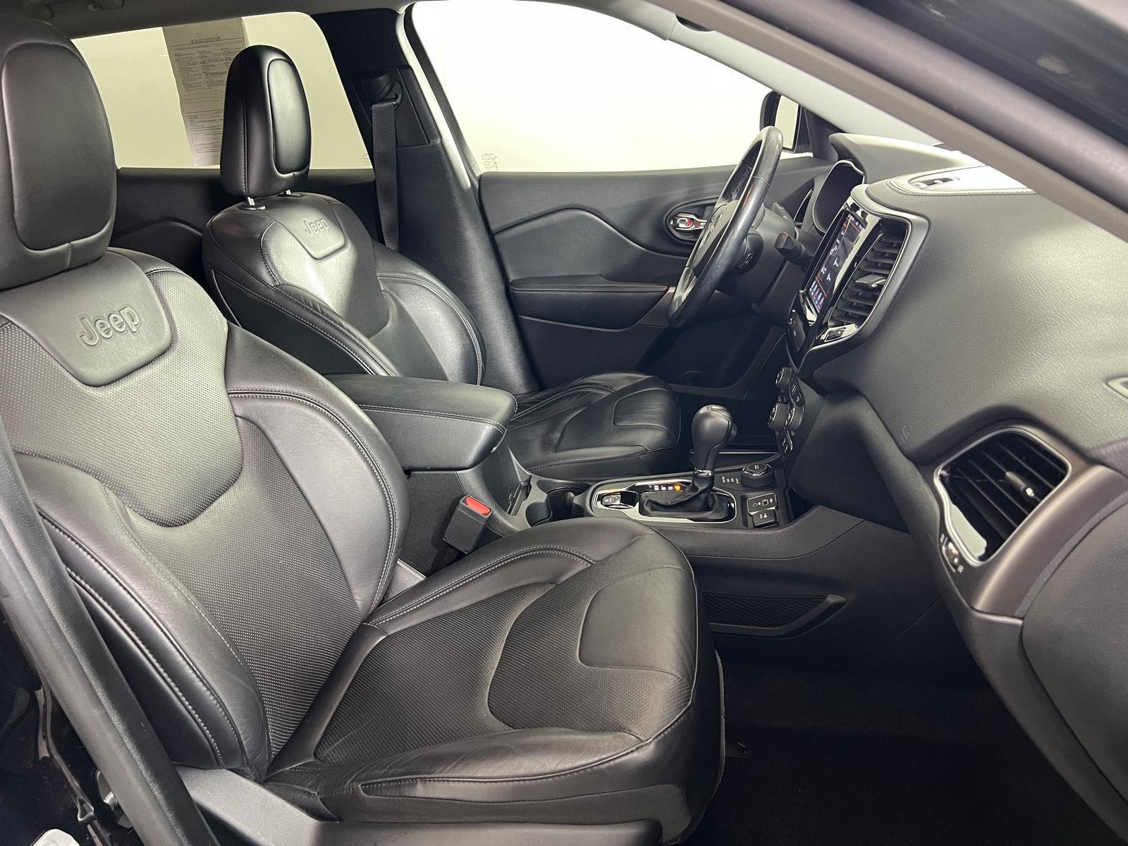 Used 2020 Diamond Black Crystal Pearlcoat Jeep Limited image 22