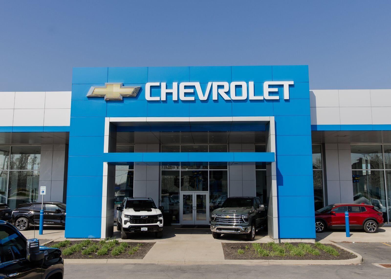 Used 2015 Summit White Chevrolet LS image 7