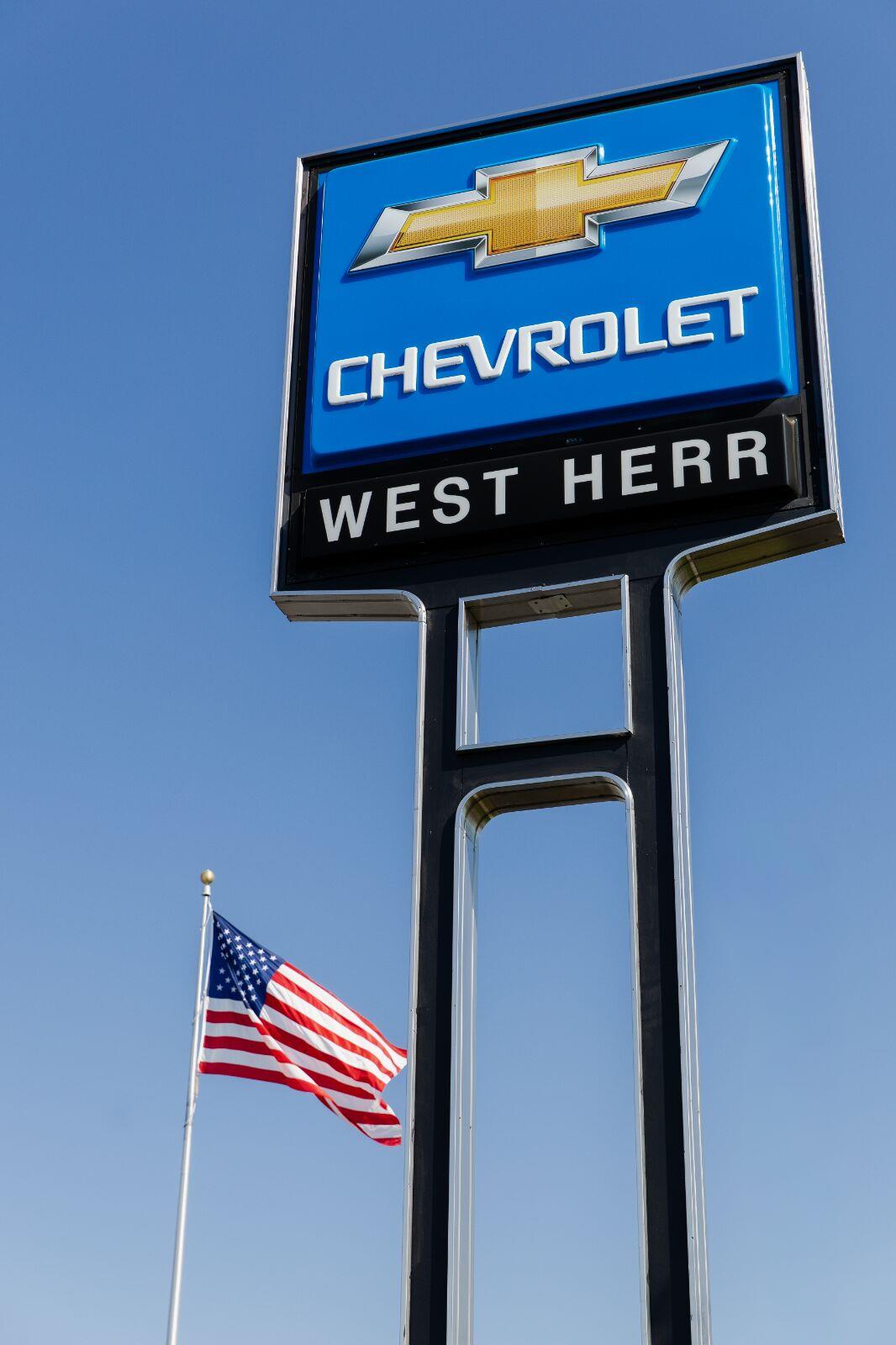 Used 2015 Summit White Chevrolet LS image 8