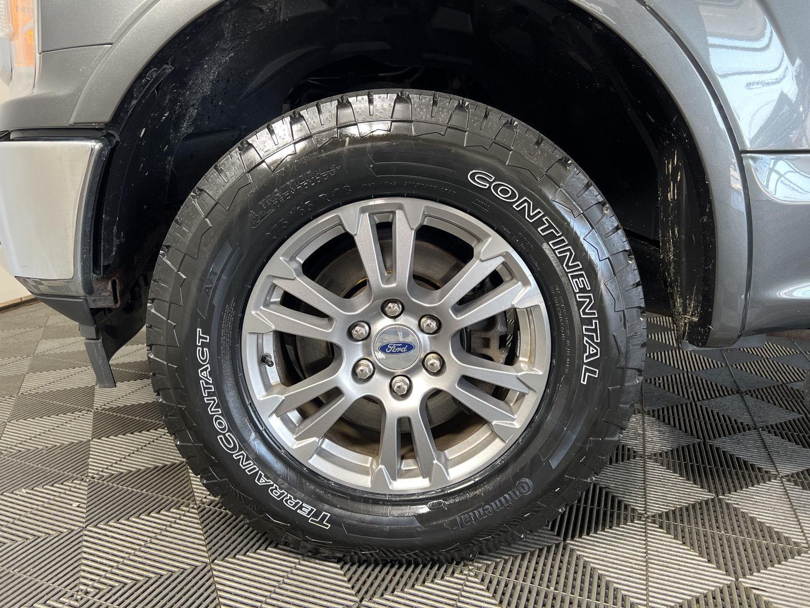 Used 2020 Magnetic Ford LARIAT image 31