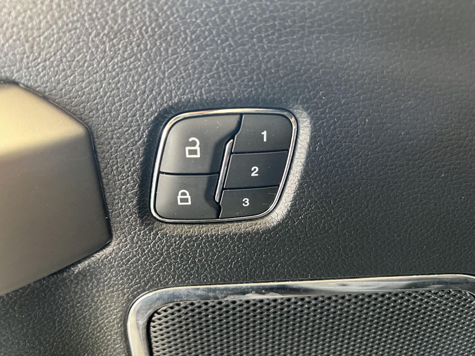 Used 2020 Magnetic Ford LARIAT image 8