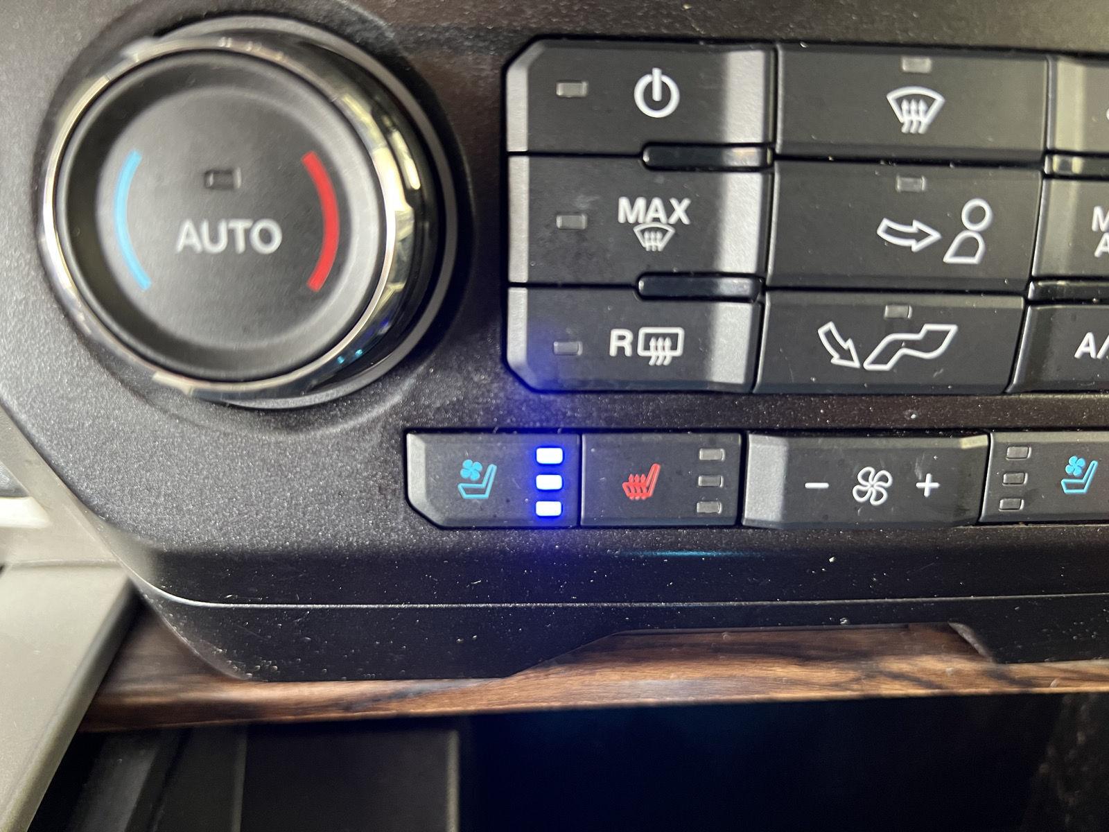 Used 2020 Magnetic Ford LARIAT image 17
