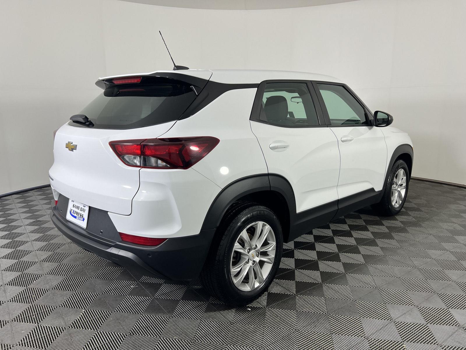 Used 2021 Summit White Chevrolet LS image 22