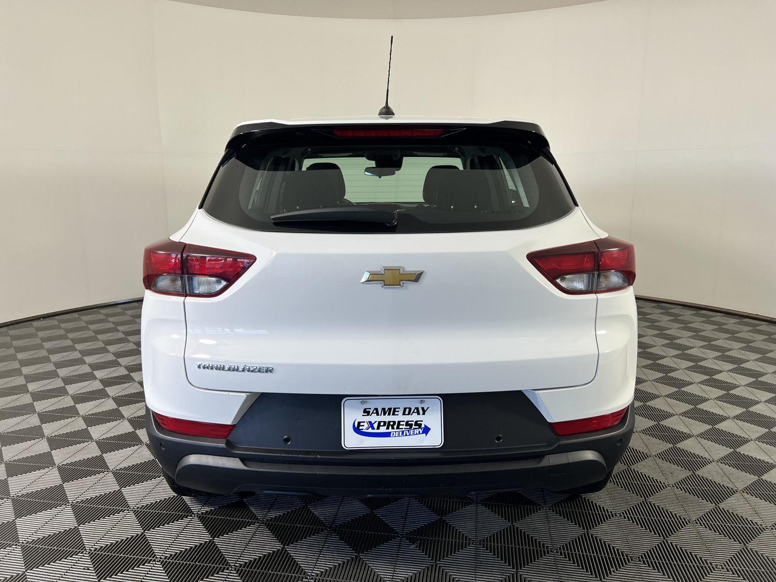 Used 2021 Summit White Chevrolet LS image 23