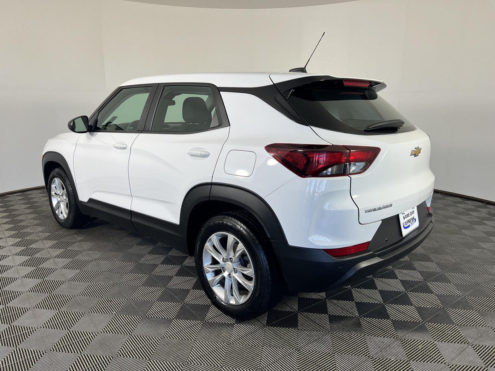 Used 2021 Summit White Chevrolet LS image 24