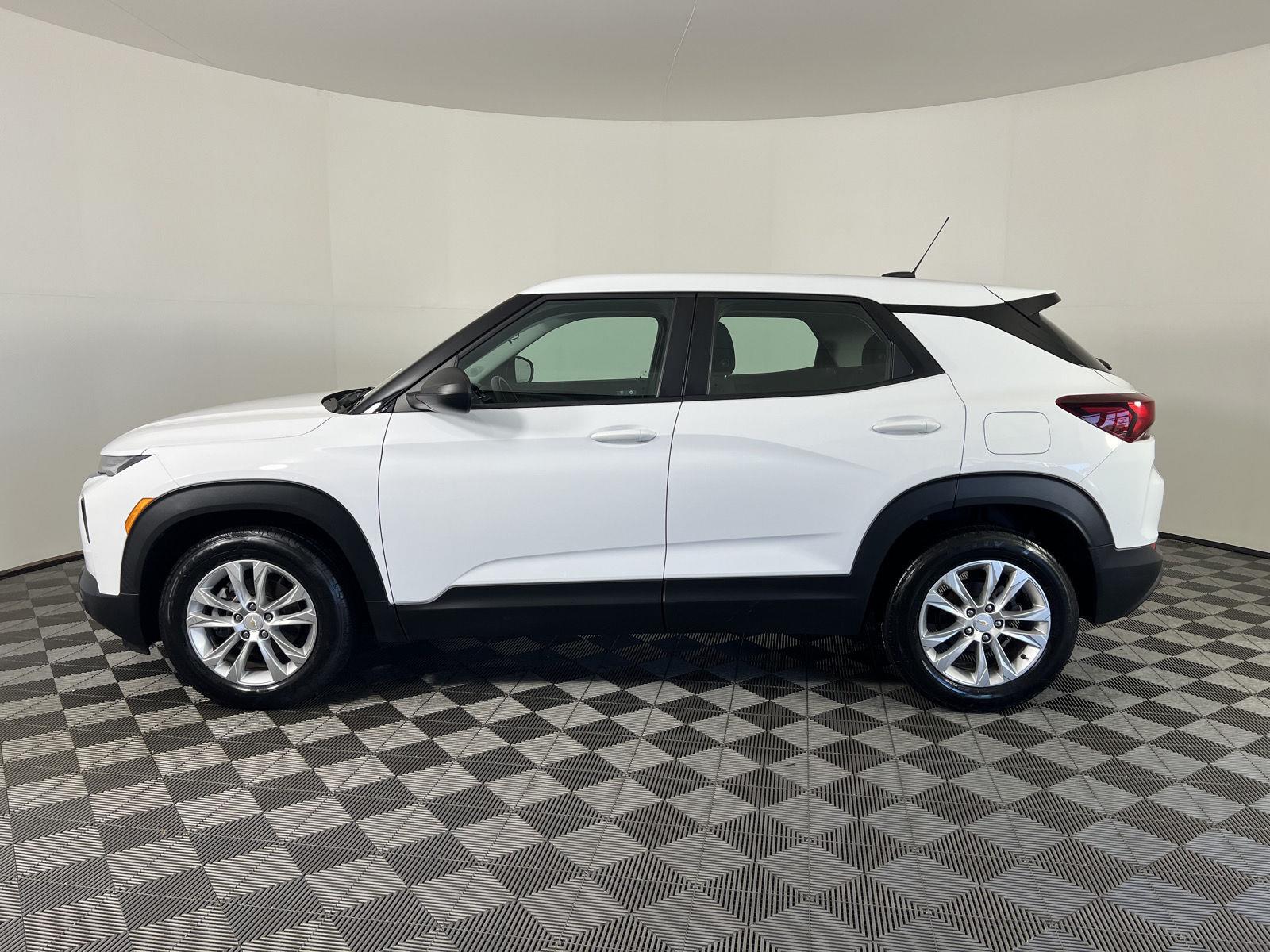 Used 2021 Summit White Chevrolet LS image 25
