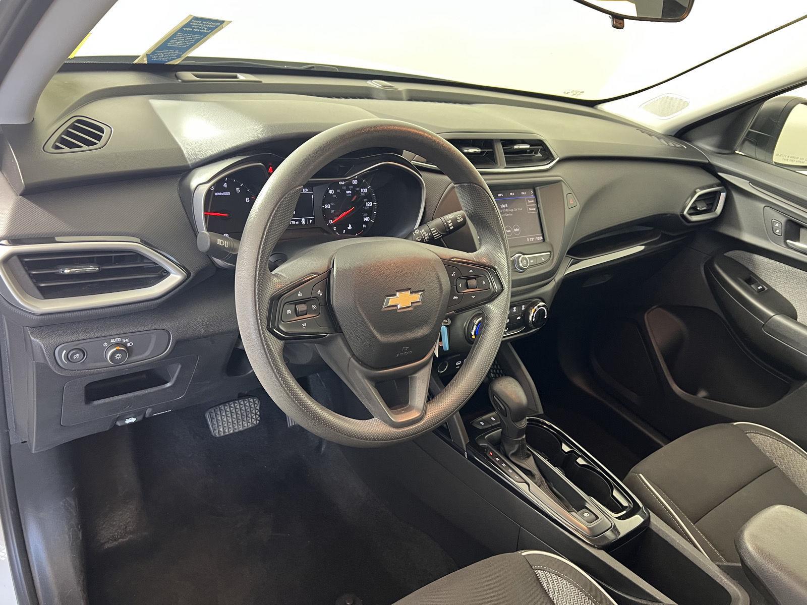 Used 2021 Summit White Chevrolet LS image 4