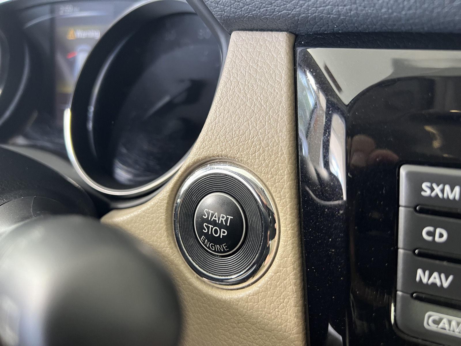 Used 2016 Arctic Blue Metallic Nissan SL image 14
