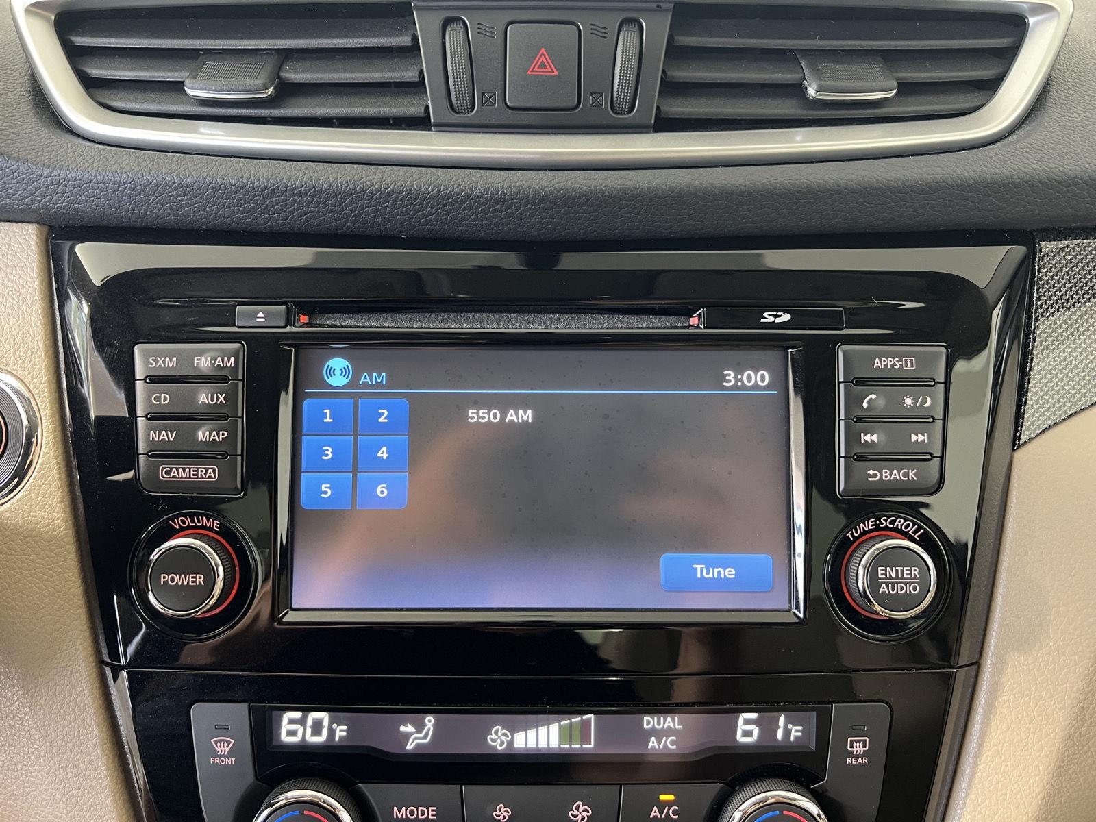 Used 2016 Arctic Blue Metallic Nissan SL image 15