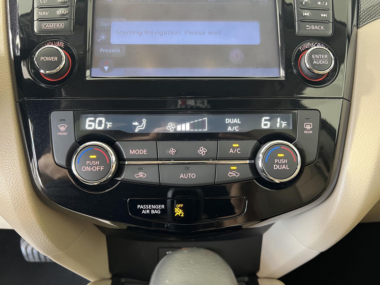 Used 2016 Arctic Blue Metallic Nissan SL image 16