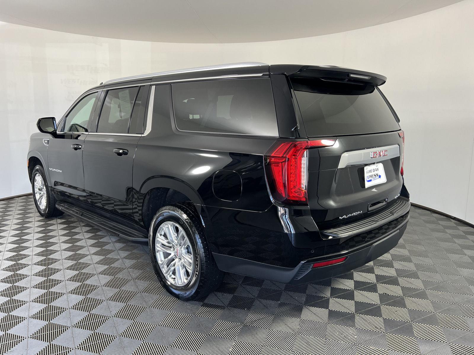 Used 2022 Onyx Black GMC SLE image 27