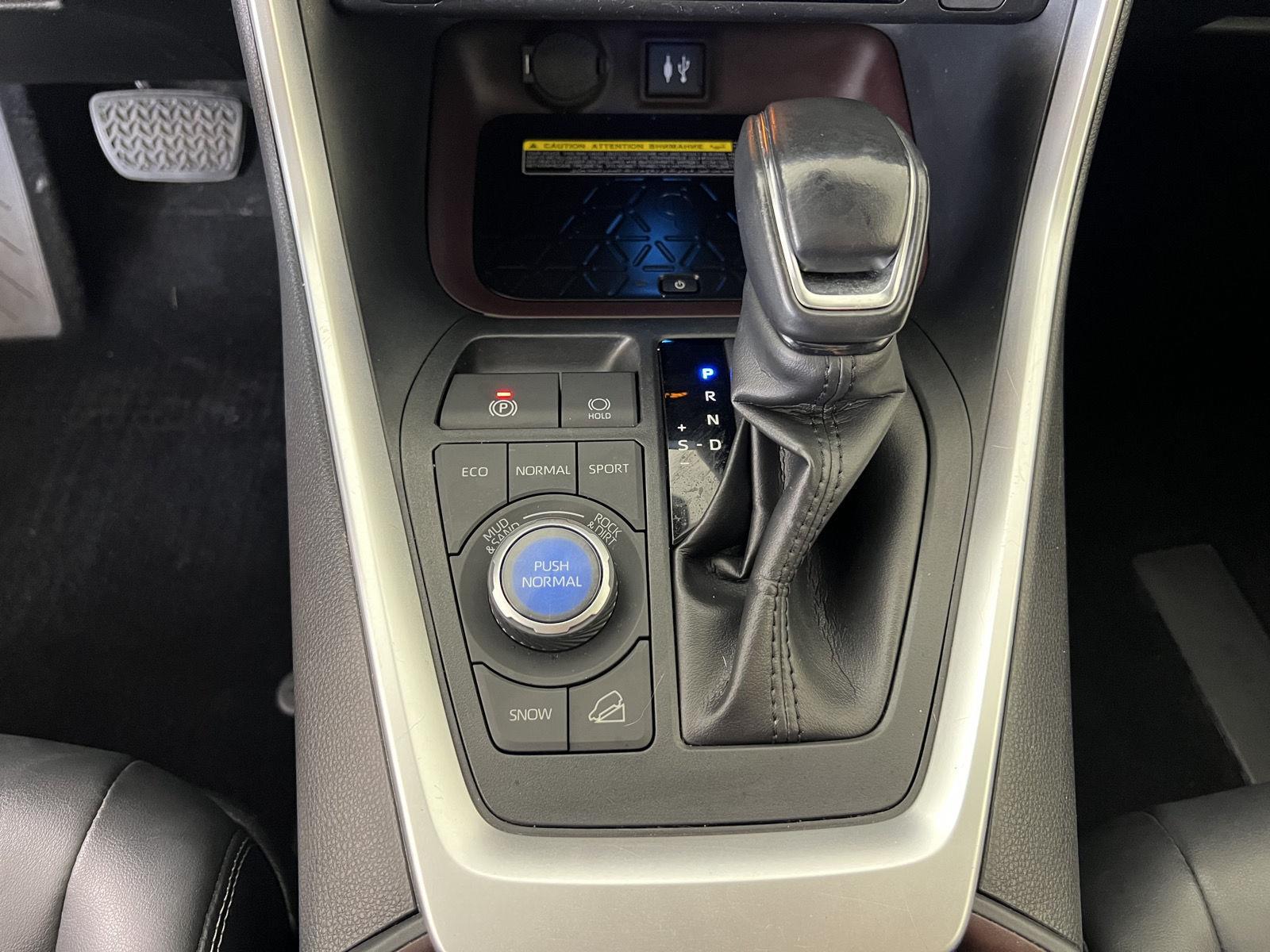 Used 2019  Toyota Limited image 19