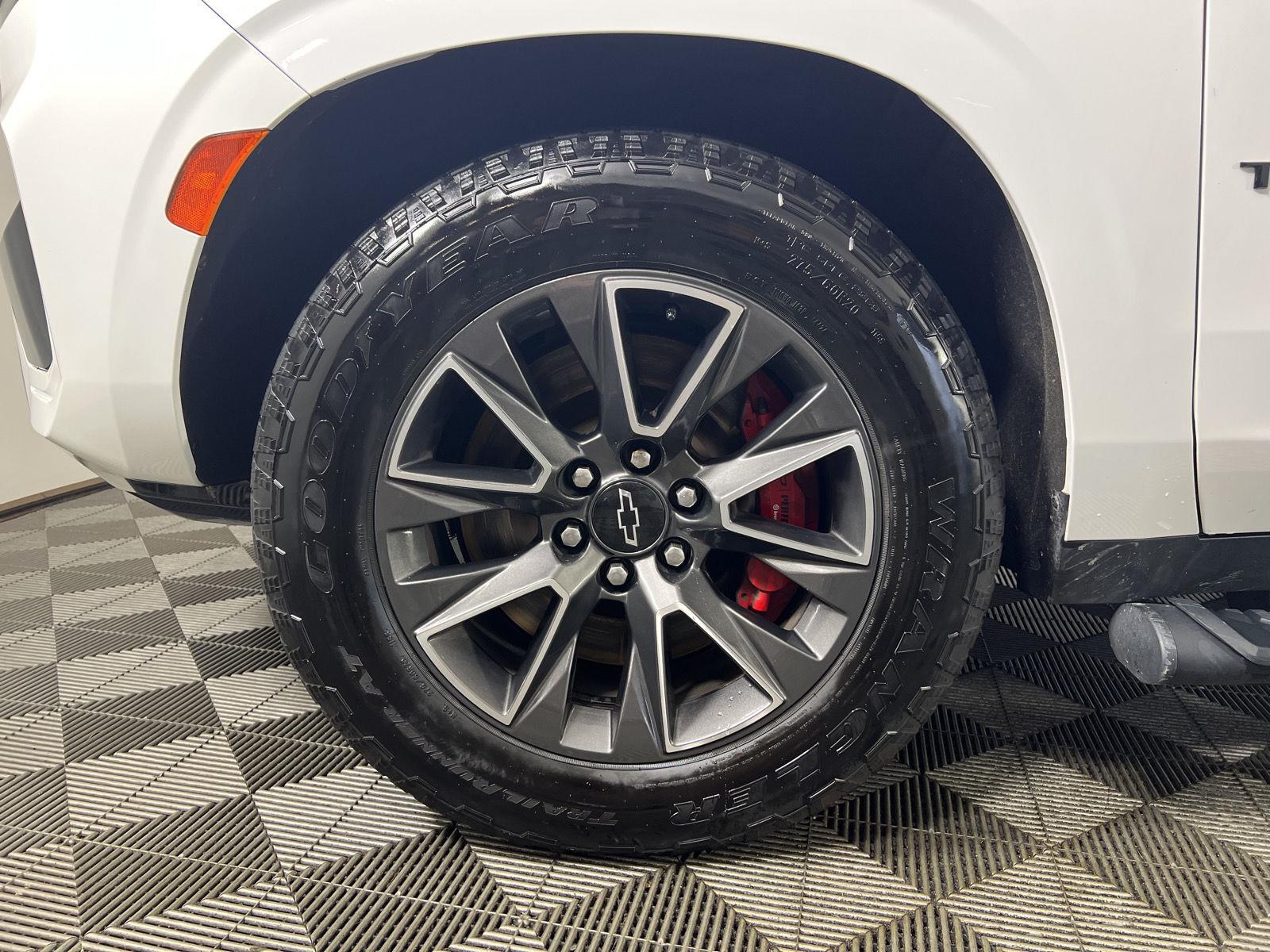 Used 2022 Summit White Chevrolet Z71 image 36