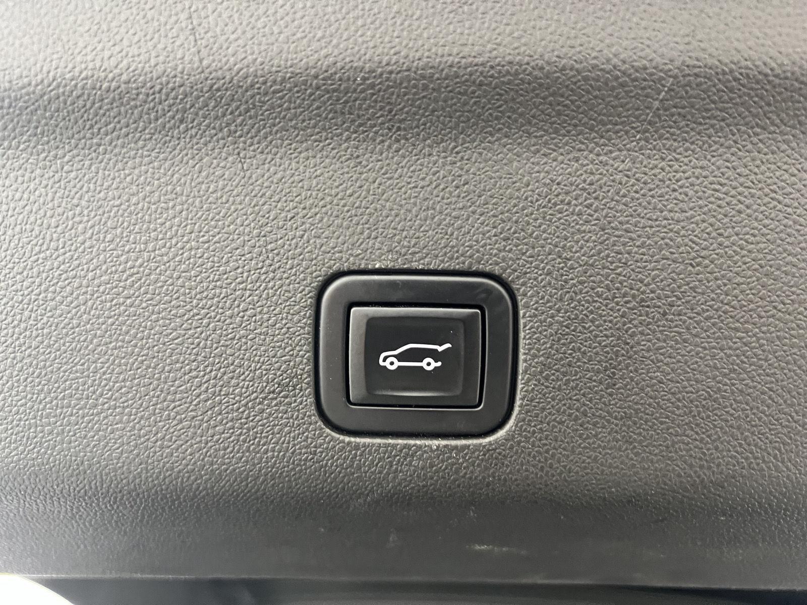 Used 2022 Summit White Chevrolet Z71 image 26