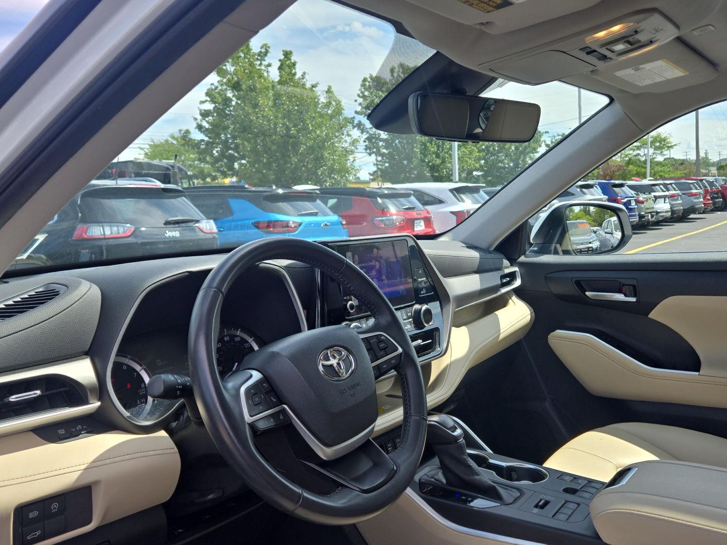 Used 2023 Wind Chill Pearl Toyota XLE image 2