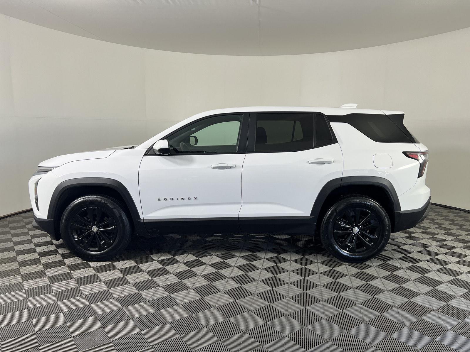 Used 2025 Summit White Chevrolet LT image 27