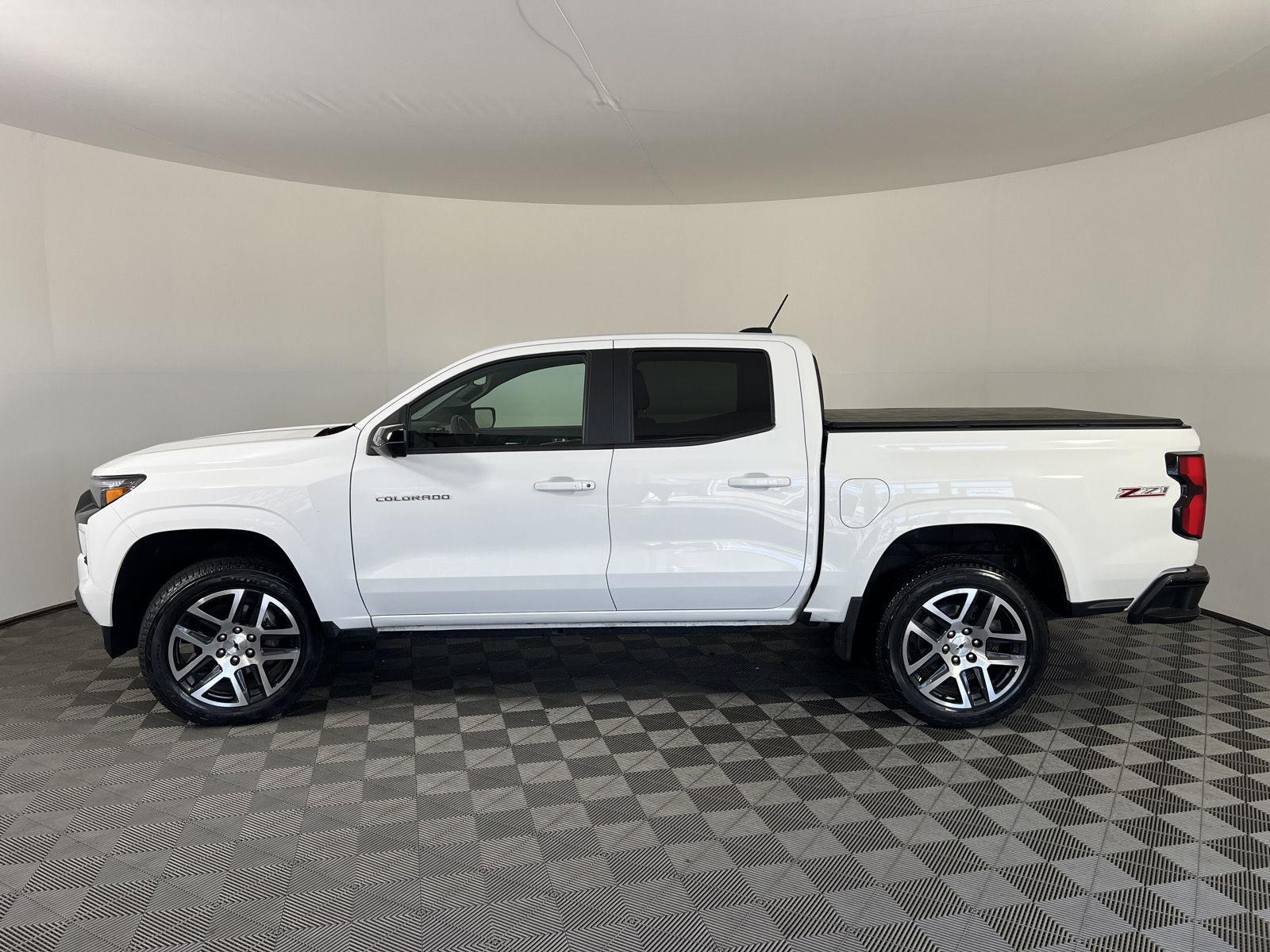 Used 2024 Summit White Chevrolet 4WD Z71 image 30