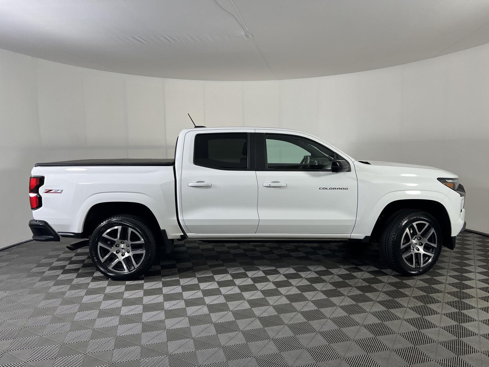 Used 2024 Summit White Chevrolet 4WD Z71 image 28