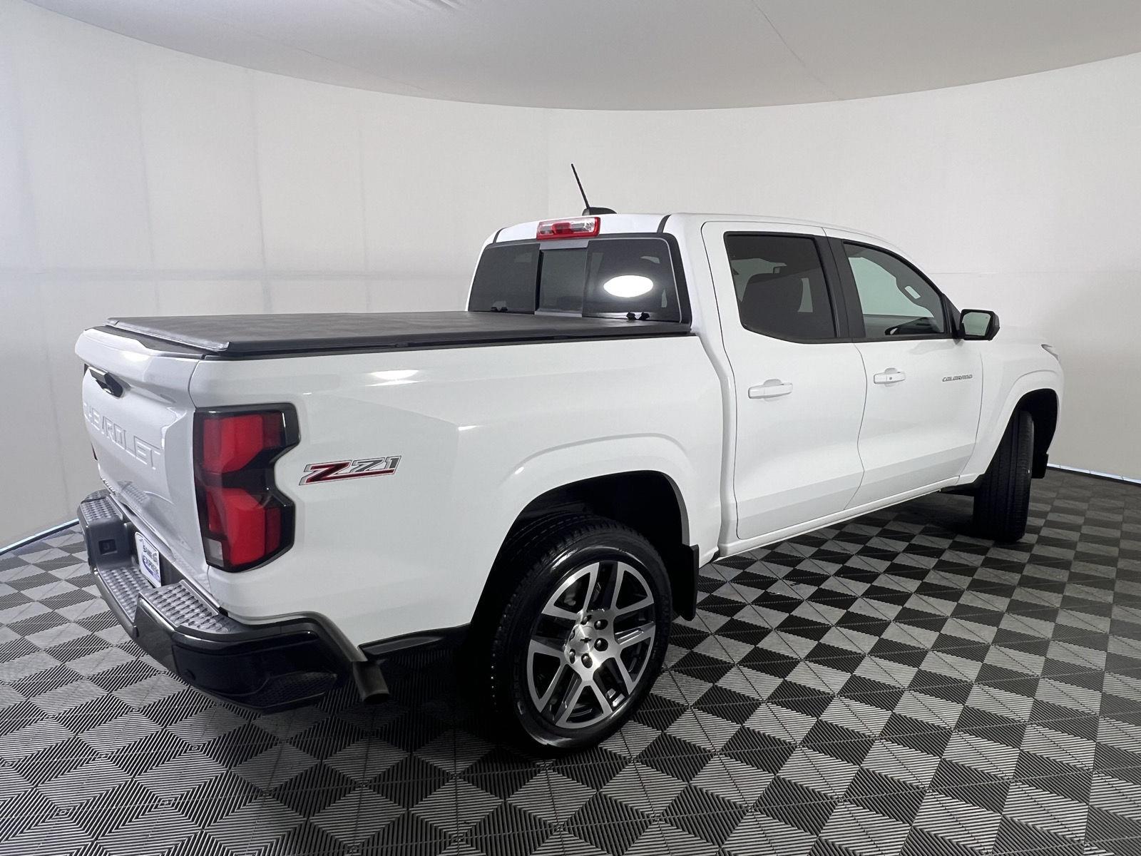 Used 2024 Summit White Chevrolet 4WD Z71 image 27