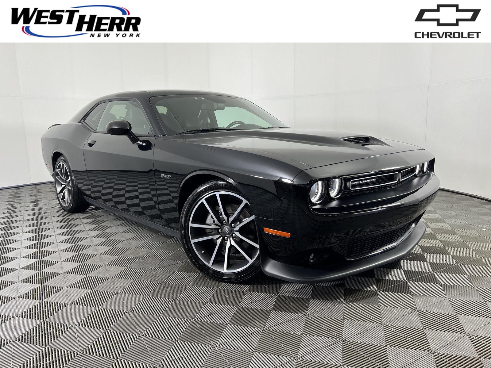 Pitch Black Clearcoat 2023 Dodge Challenger Coupe Rear-Wheel Drive 6-Speed Manual