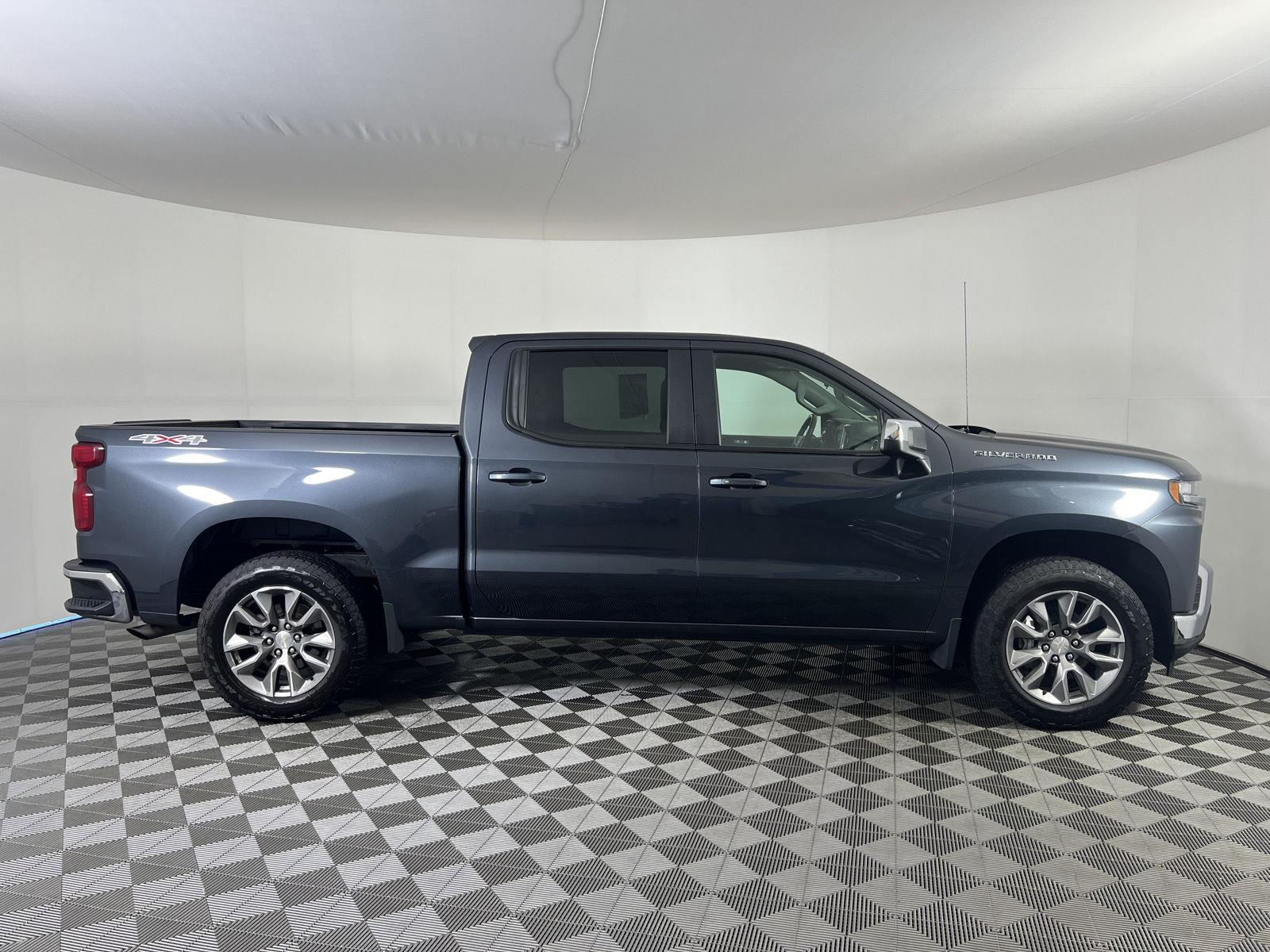 Used 2022 Shadow Gray Metallic Chevrolet LT image 22