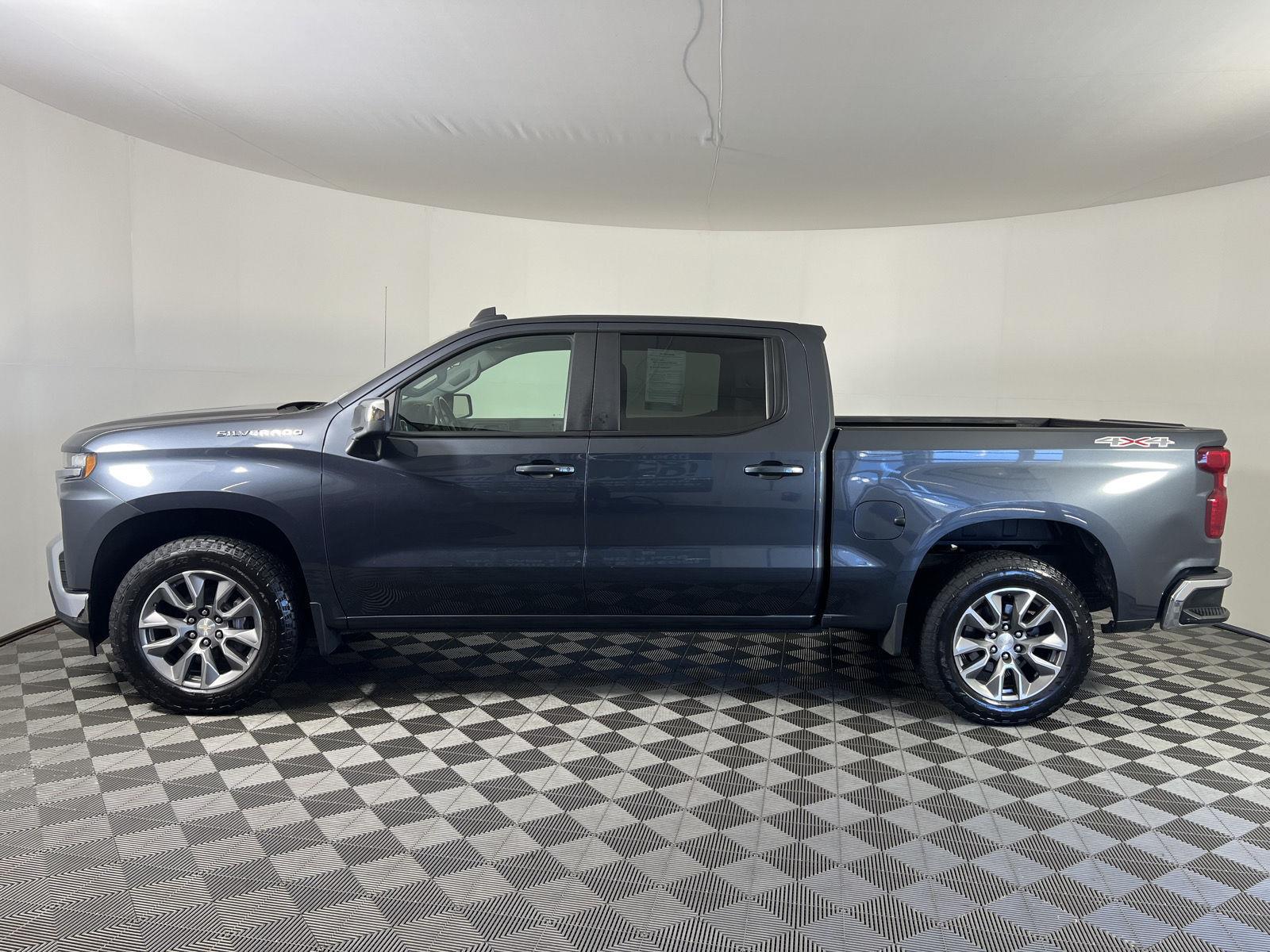 Used 2022 Shadow Gray Metallic Chevrolet LT image 25