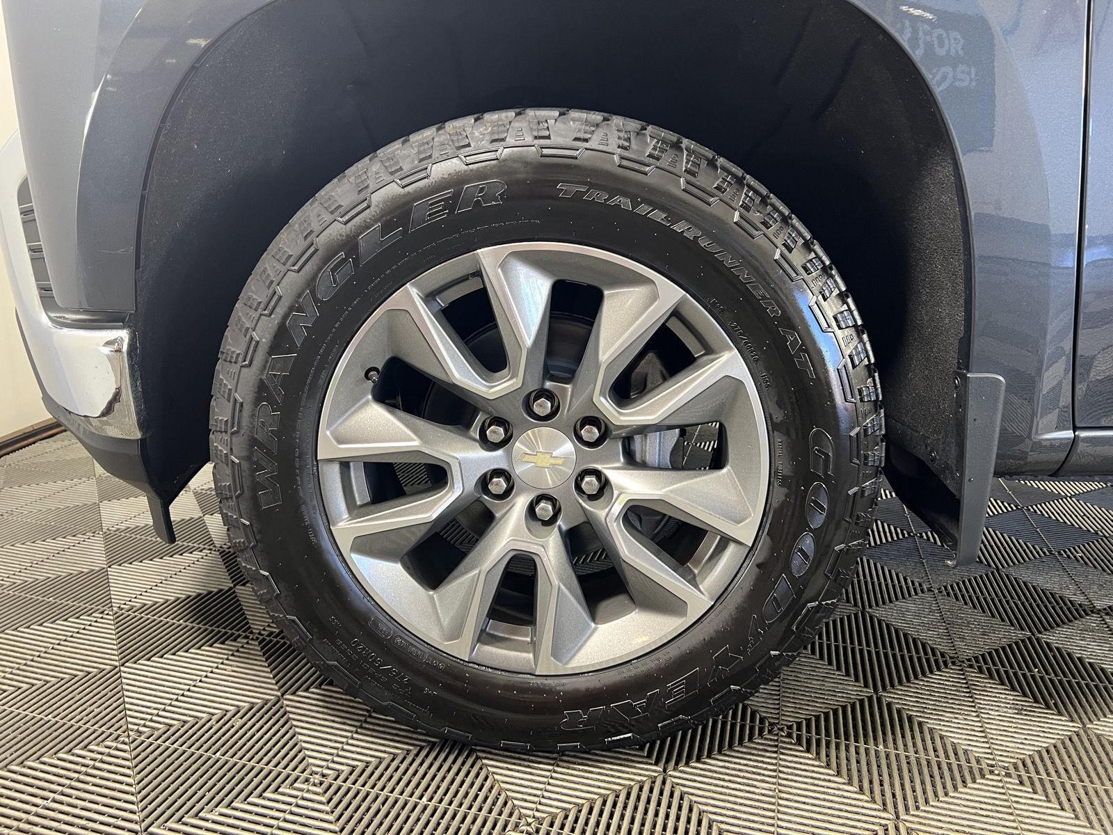Used 2022 Shadow Gray Metallic Chevrolet LT image 29
