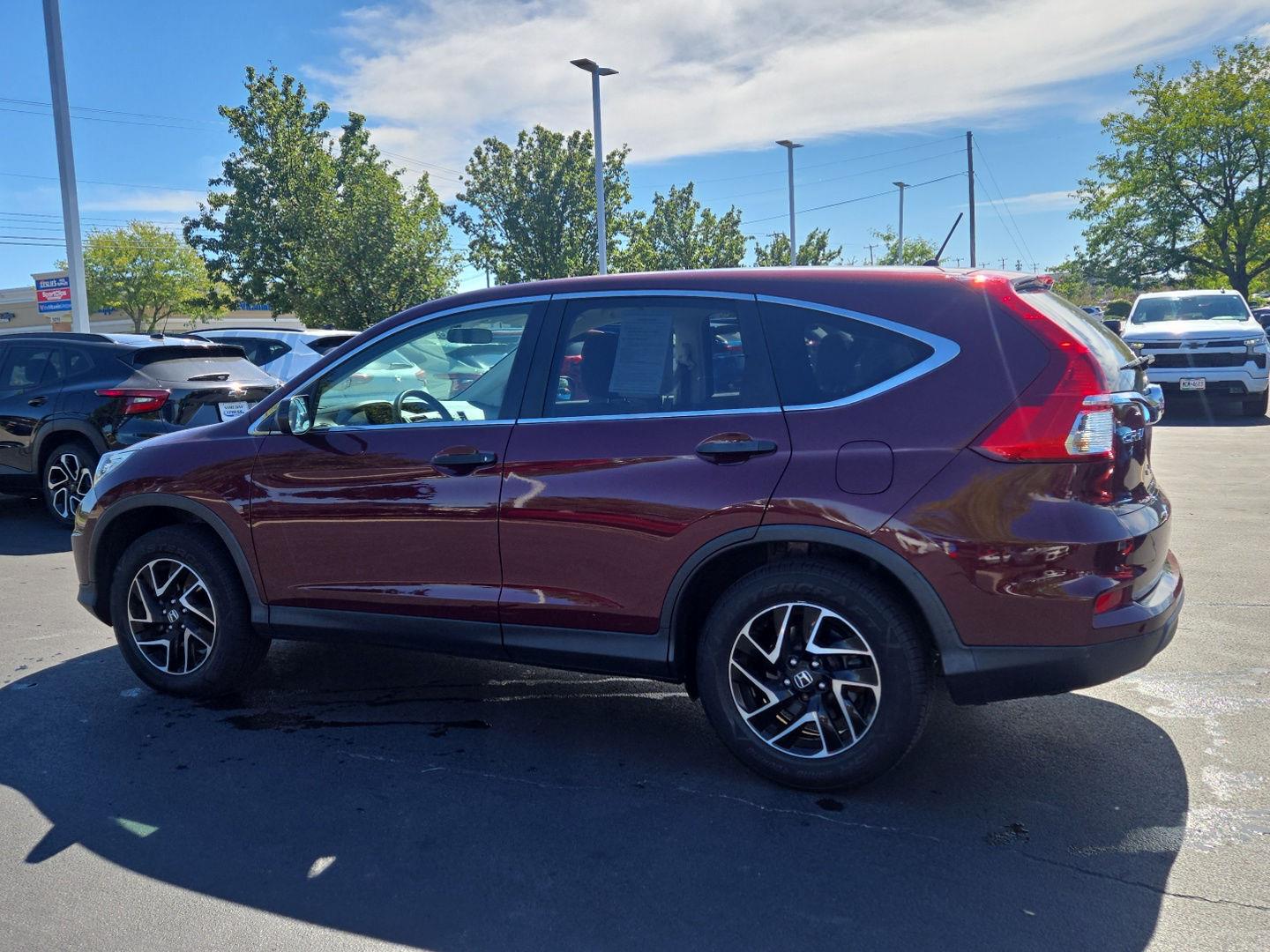 Used 2016 Basque Red Pearl II Honda SE image 3