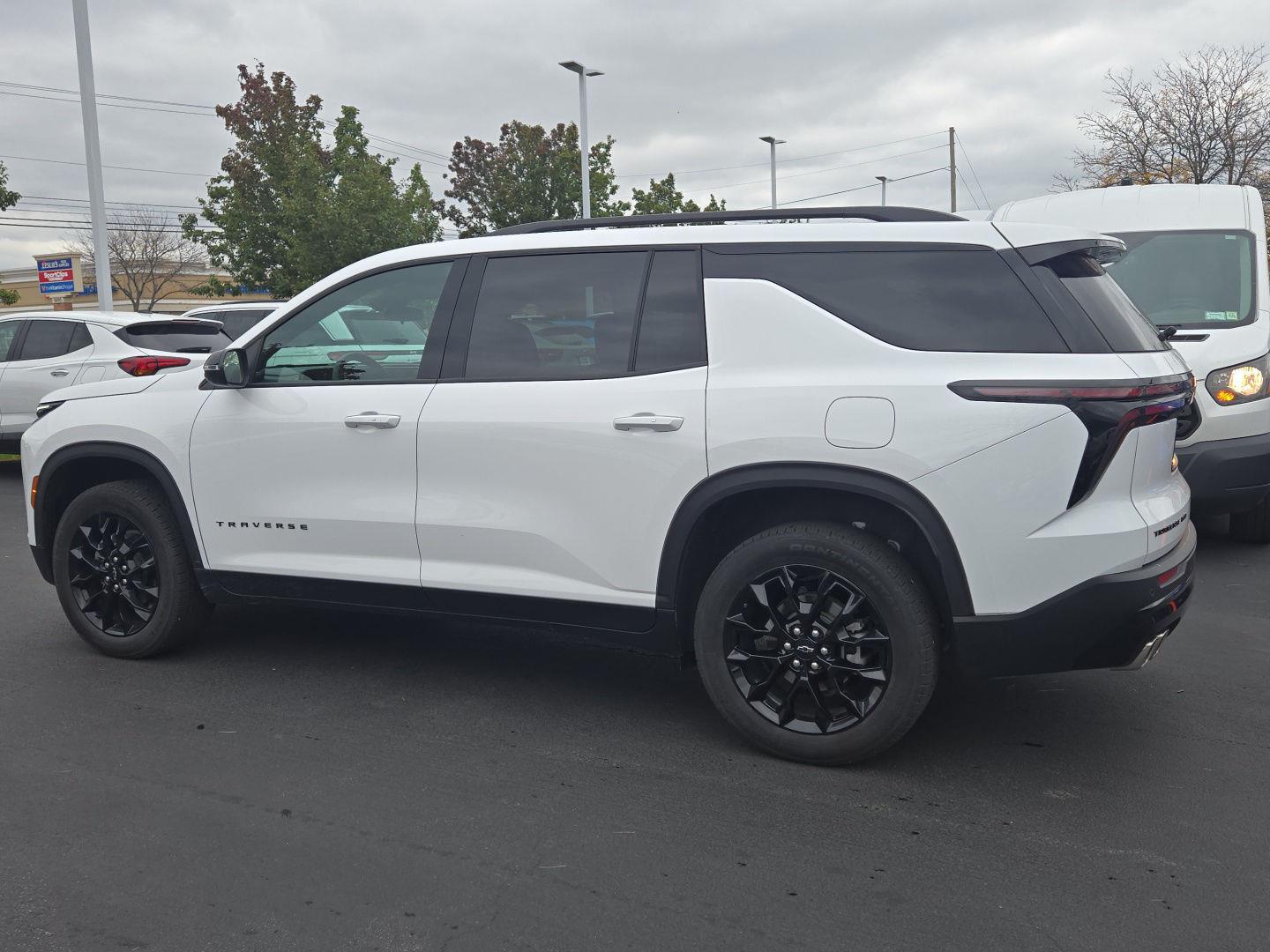 Used 2025 Summit White Chevrolet AWD LT image 4