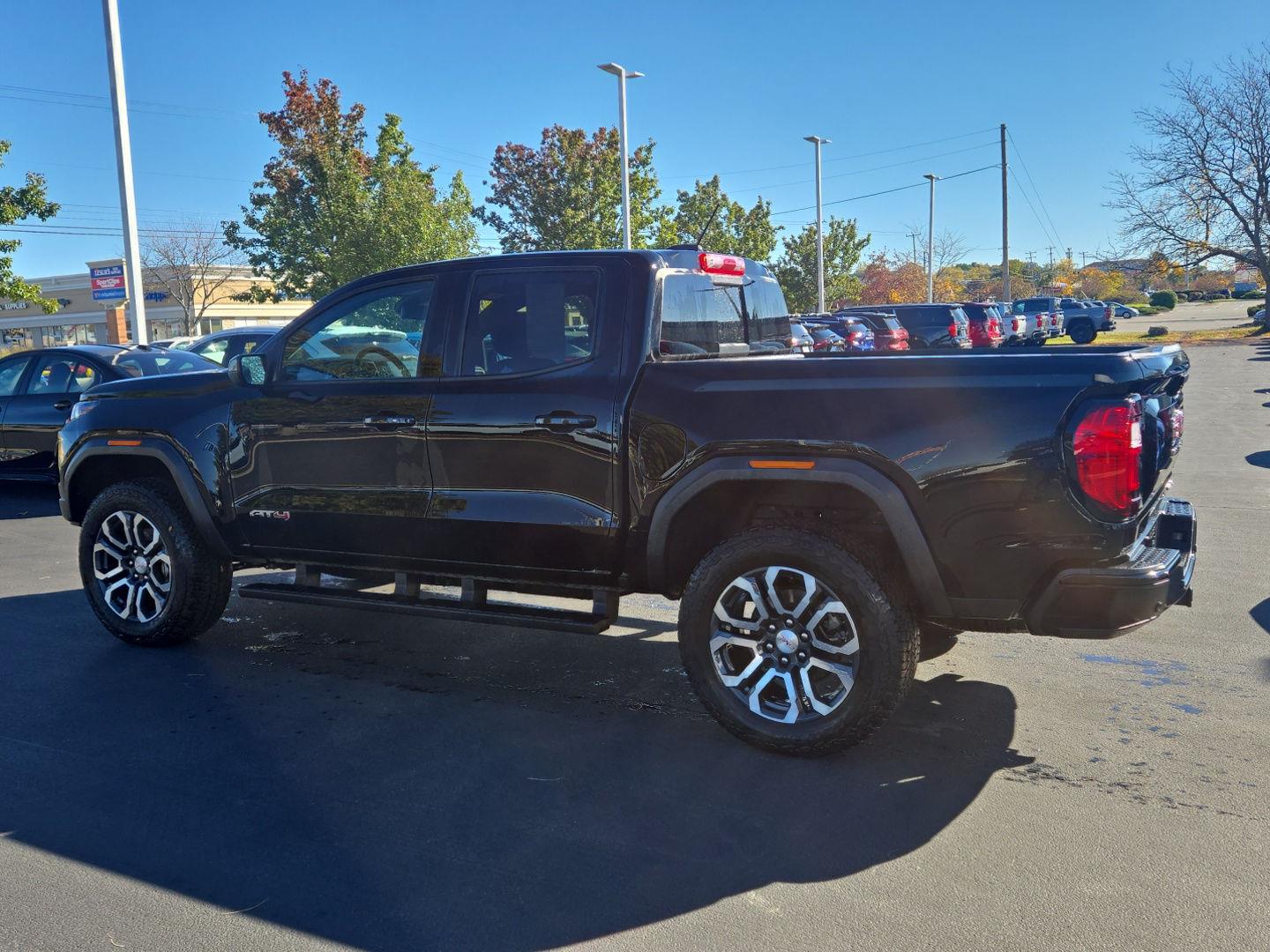 Used 2024 Onyx Black GMC 4WD AT4 image 4