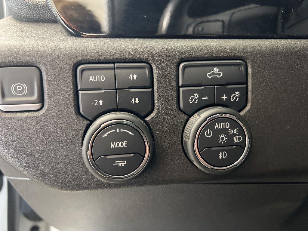 Used 2022 Summit White Chevrolet RST image 9