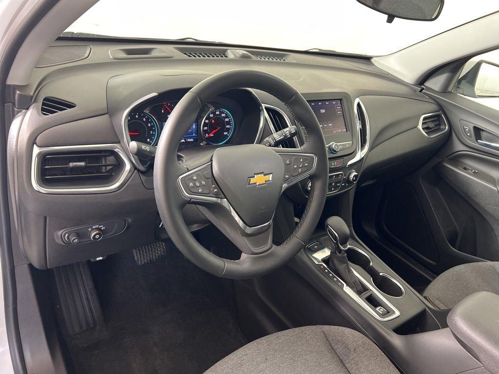 Used 2024 Summit White Chevrolet LT image 3