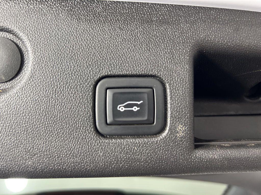 Used 2024 Summit White Chevrolet LT image 20